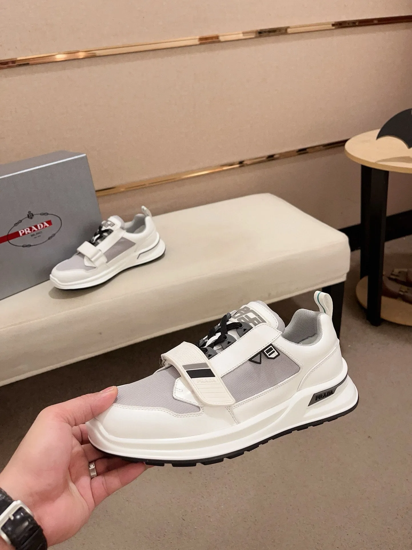 Factory price 620💰 ✔️✔️✔️Higher version High-quality new PRADA (Prada) counters are launched simultaneously. New men's shoes and 😘fabric are made of high-tech glue-spraying technology. Lining: Full cowhide lining. 👍🏿 High-end ☄️ air-cushion molded anti-slip rubber outsole, exquisite lines, simple and elegant, comfortable and high-end for leisure travel. Code number: 38 to 44 (45 is custom-made and cannot be returned or exchanged)